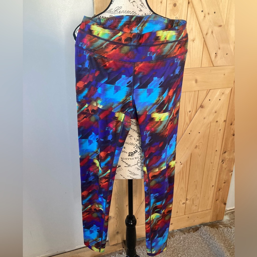 EUC Athleta ankle length mid rise multicolor leggings  M internal drawstring